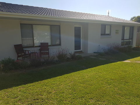 Golden Hill Cottage - Darwin Holiday 2