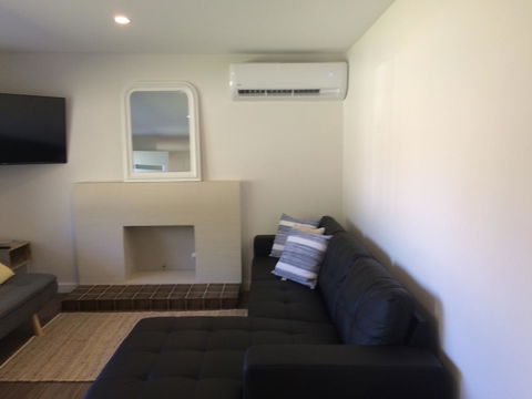 Golden Hill Cottage - Darwin Holiday 13