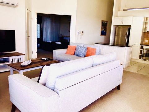 Boathouse Resort (Water Front) - Darwin Holiday 9