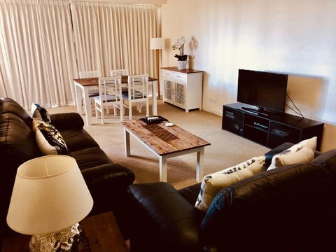 Boathouse Resort (Water Front) - Darwin Holiday 5