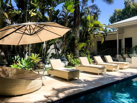 Cove Studios - Darwin Holiday 30