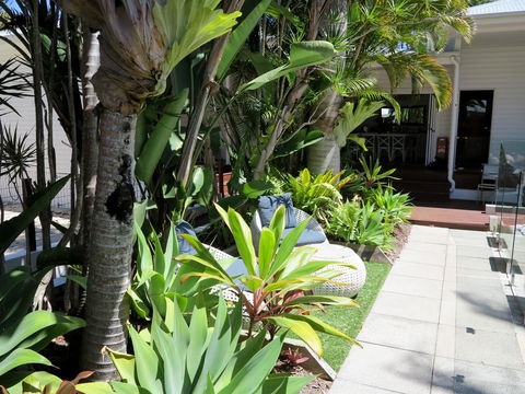 Cove Studios - Darwin Holiday 1