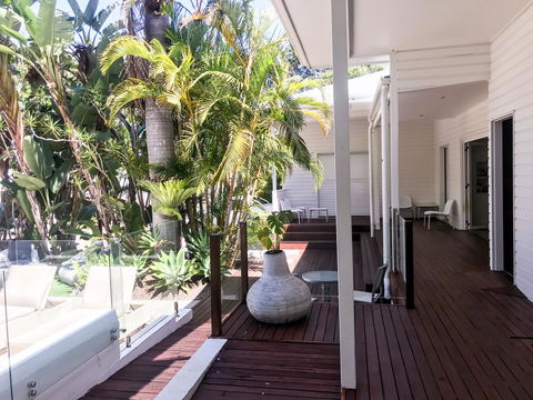 Cove Studios - Darwin Holiday 31