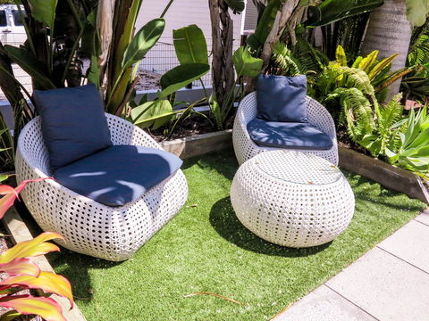 Cove Studios - Darwin Holiday 21