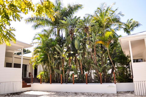 Cove Studios - Darwin Holiday 28