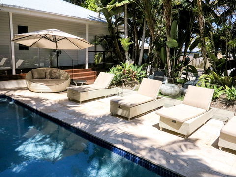 Cove Studios - Darwin Holiday 23