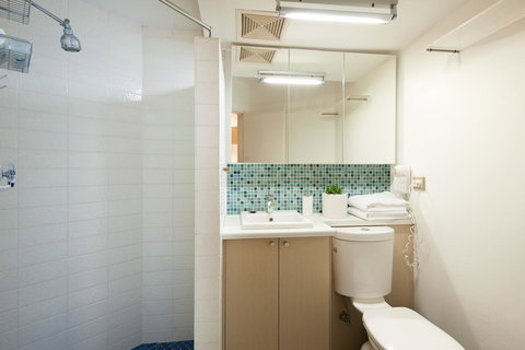 Waterview Beach Apartment - Darwin Holiday 11