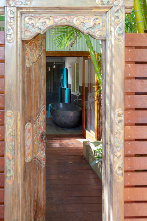 Sanctuary In The Pocket - Darwin Holiday 25
