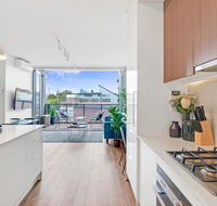 Large Light Luxe 3BDR 2BA Free Parking - walk to Sydney Uni and RPA - Darwin Holiday