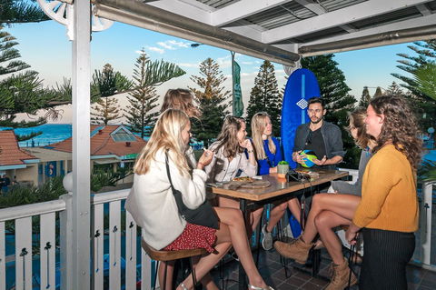 Mad Monkey Hostel Coogee Beach - Darwin Holiday 1