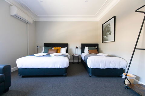 Horse And Jockey Hotel Homebush - Darwin Holiday 16
