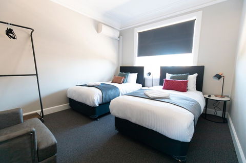 Horse And Jockey Hotel Homebush - Darwin Holiday 7
