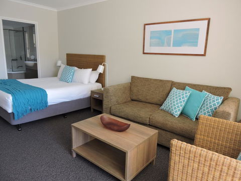BASE Holidays - Ettalong Beach Premium Apartments - Darwin Holiday 13