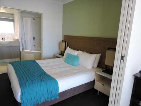 BASE Holidays - Ettalong Beach Premium Apartments - Darwin Holiday 4