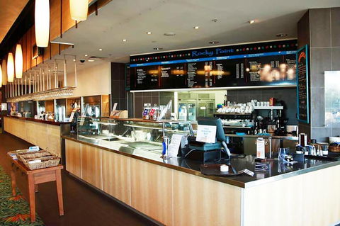 BASE Holidays - Ettalong Beach Premium Apartments - Darwin Holiday 2