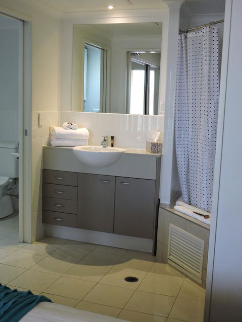 BASE Holidays - Ettalong Beach Premium Apartments - Darwin Holiday 8