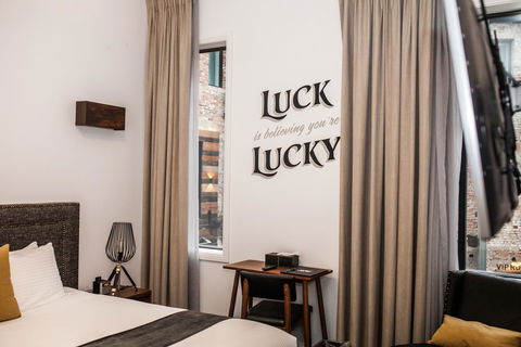 The Lucky Hotel - Darwin Holiday 1