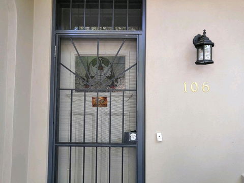 Cozy 5 Bed House In Sydney - Darwin Holiday 9