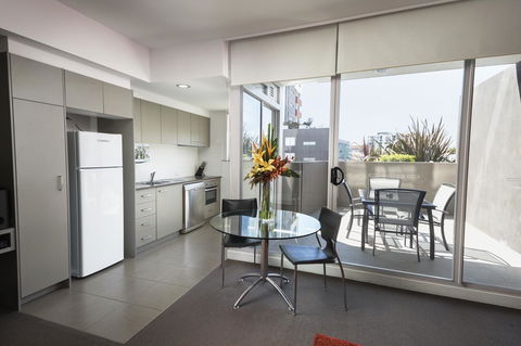Honeysuckle Executive Apartments - Darwin Holiday 6