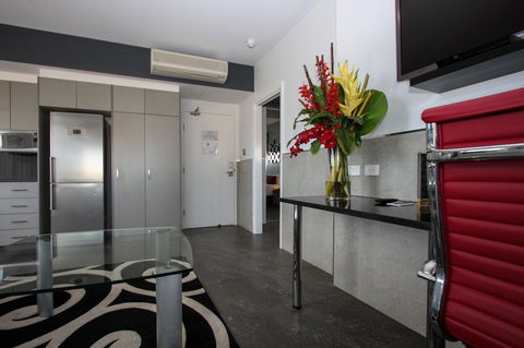 Honeysuckle Executive Apartments - Darwin Holiday 15