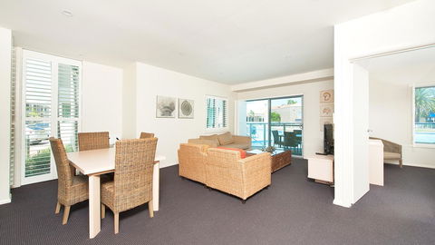 Pacific Blue, Salamander Bay - Darwin Holiday 35