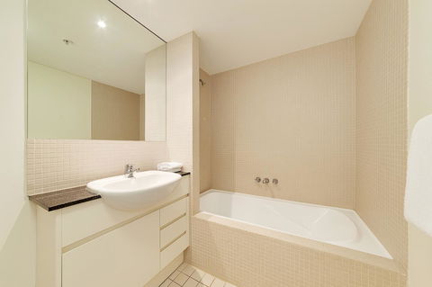 Wyndel Apartments - Apex North Sydney - Darwin Holiday 9