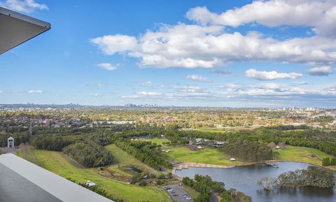 Stunning Views Sydney Olympic Park - Darwin Holiday 32