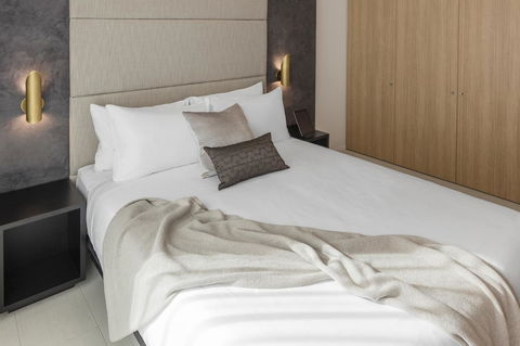 SKYE Suites Sydney - Darwin Holiday 15