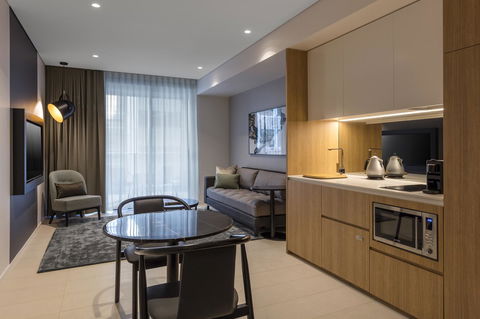 SKYE Suites Sydney - Darwin Holiday 25