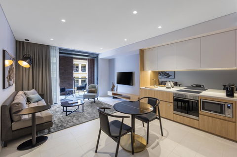 SKYE Suites Sydney - Darwin Holiday 21