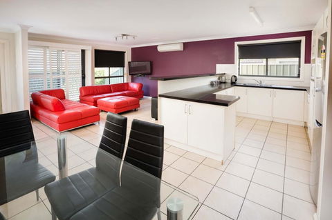 Bluegum Apartments Newcastle - Darwin Holiday 12