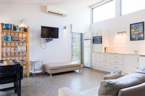 By The Beach B&B Self Contained Apartments - Darwin Holiday 9