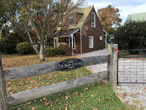 Arcadia - The Barn Cottage & Rosehill Cottage - Darwin Holiday 1