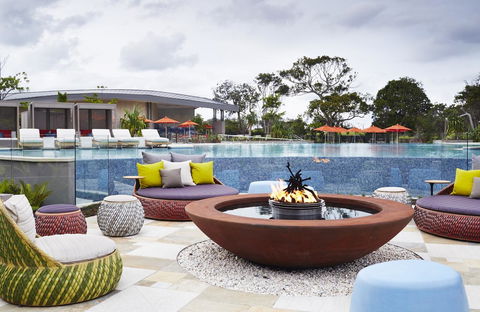 Elements Of Byron - Darwin Holiday 22