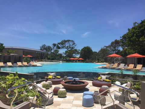 Elements Of Byron - Darwin Holiday 18