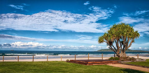Elements Of Byron - Darwin Holiday 14