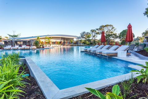Elements Of Byron - Darwin Holiday 16