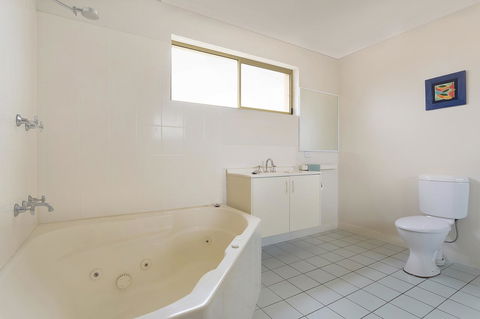 Baywatch Apartments Merimbula - Darwin Holiday 15