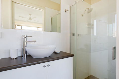 Baywatch Apartments Merimbula - Darwin Holiday 13