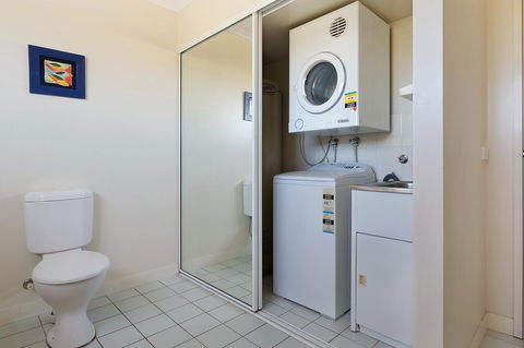 Baywatch Apartments Merimbula - Darwin Holiday 17