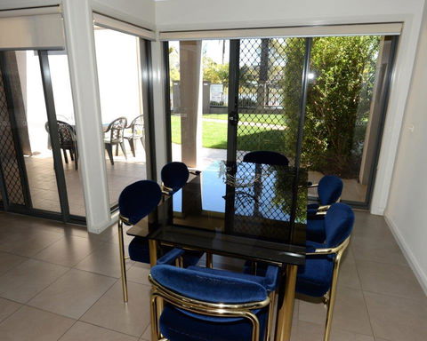 Yarrawonga Waterfront Apartments - Darwin Holiday 8