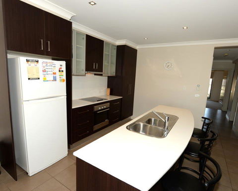 Yarrawonga Waterfront Apartments - Darwin Holiday 11