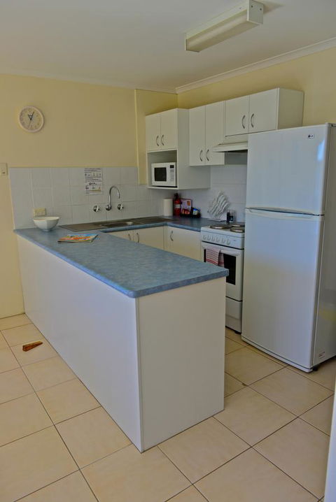 Beach House Holiday Apartments - Darwin Holiday 12