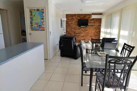 Beach House Holiday Apartments - Darwin Holiday 8
