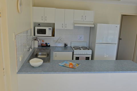 Beach House Holiday Apartments - Darwin Holiday 6