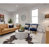 Large stylish and quiet penthouse steps from surf - Darwin Holiday
