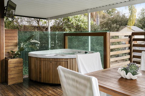 The Spa Cottage With HotTub, Netflix & Stan - Darwin Holiday 24