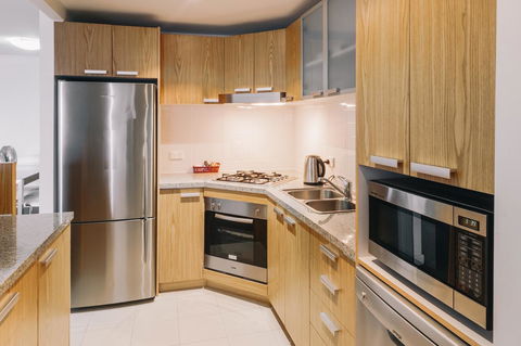 Newcastle Central Plaza Apartment Hotel Official - Darwin Holiday 24