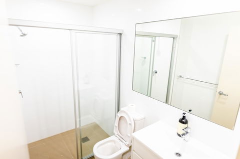 Near Train Station, New 2 BR Apt/free Parking - Darwin Holiday 29