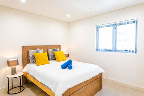 Near Train Station, New 2 BR Apt/free Parking - Darwin Holiday 24